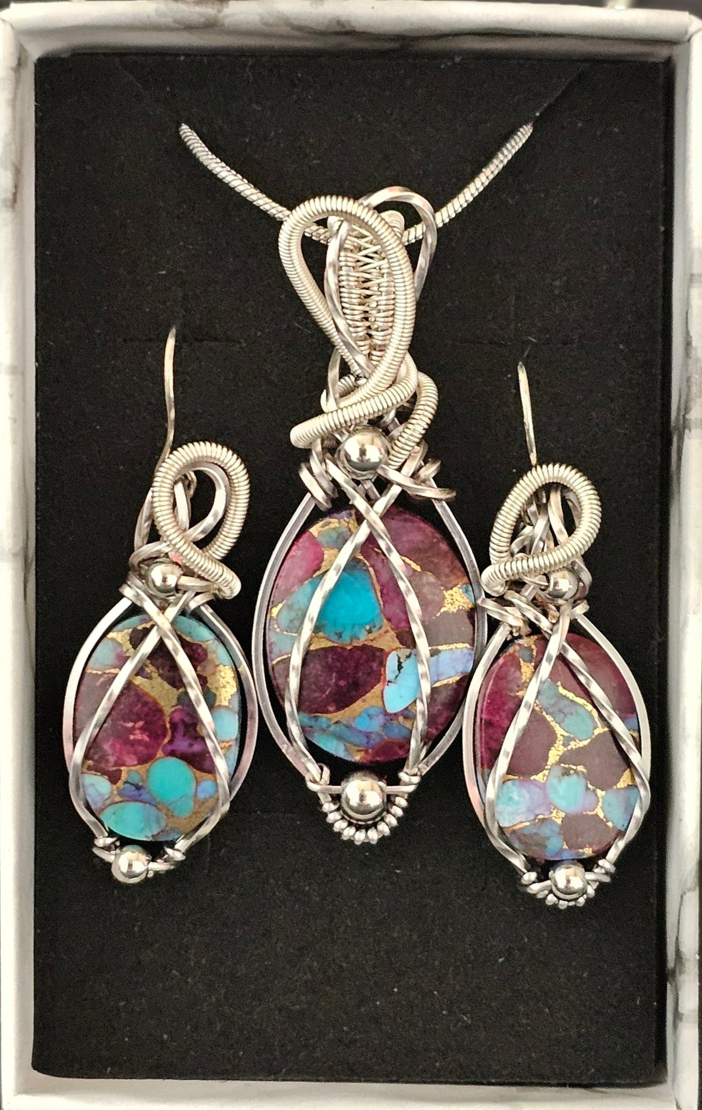 Kingman Mohave Turquoise Necklace and Earrings Set