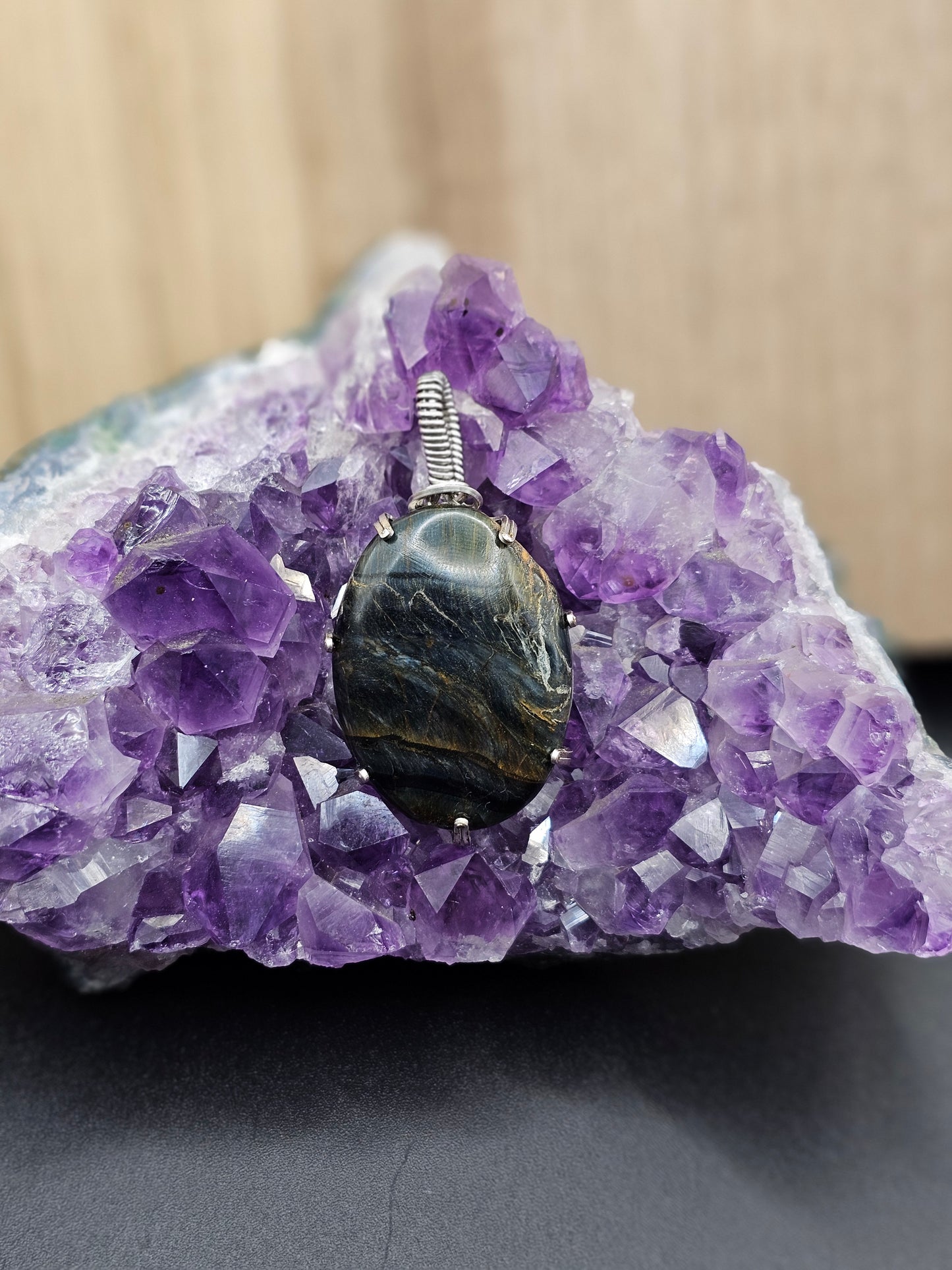 Tri-colored Tigers Eye Scenic Necklace