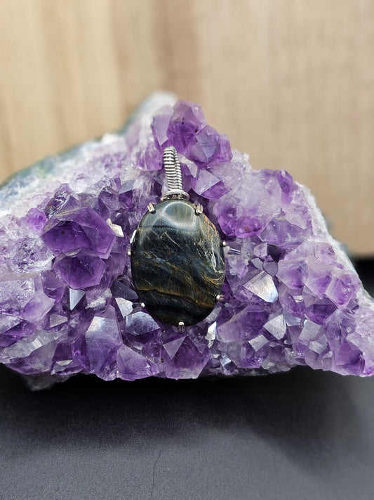 Tri-colored Tigers Eye Scenic Necklace